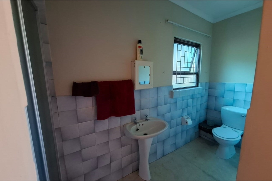 3 Bedroom Property for Sale in Overbaakens Eastern Cape